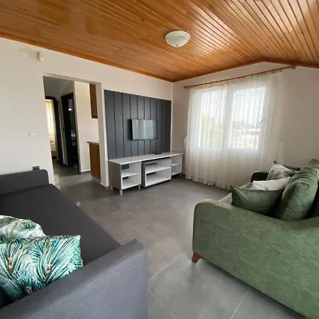 Seaside Apart 2*